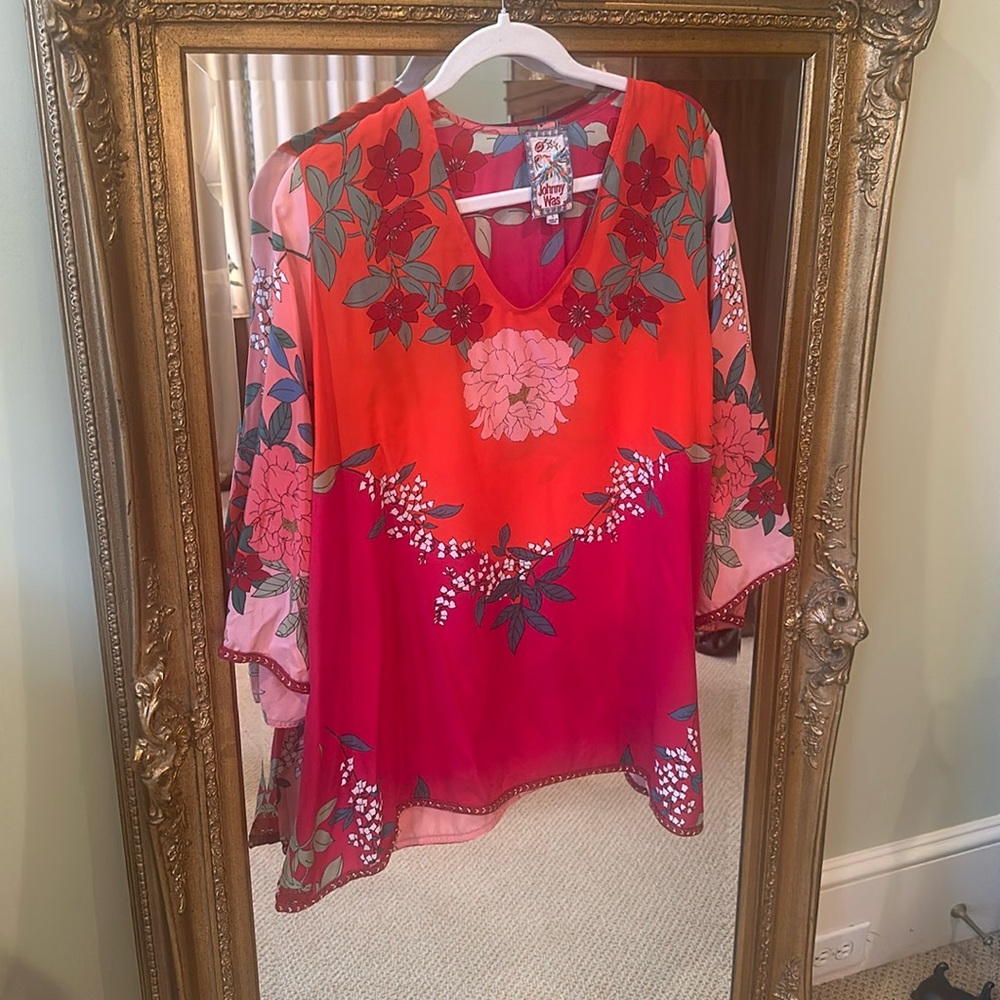 Johnny Was size large floaty silk top. 100% silk.
